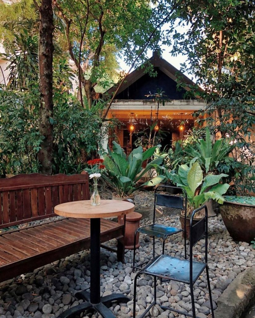 Jasa Taman Cafe Tropis