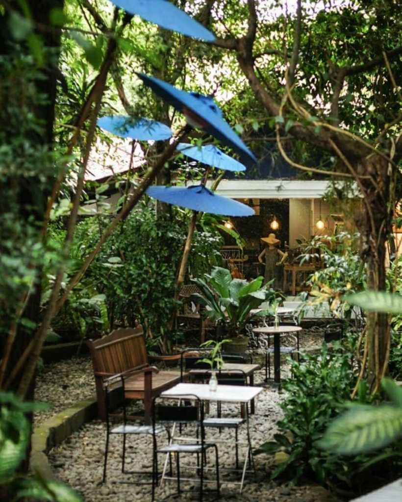 Jasa Taman Cafe Tropis