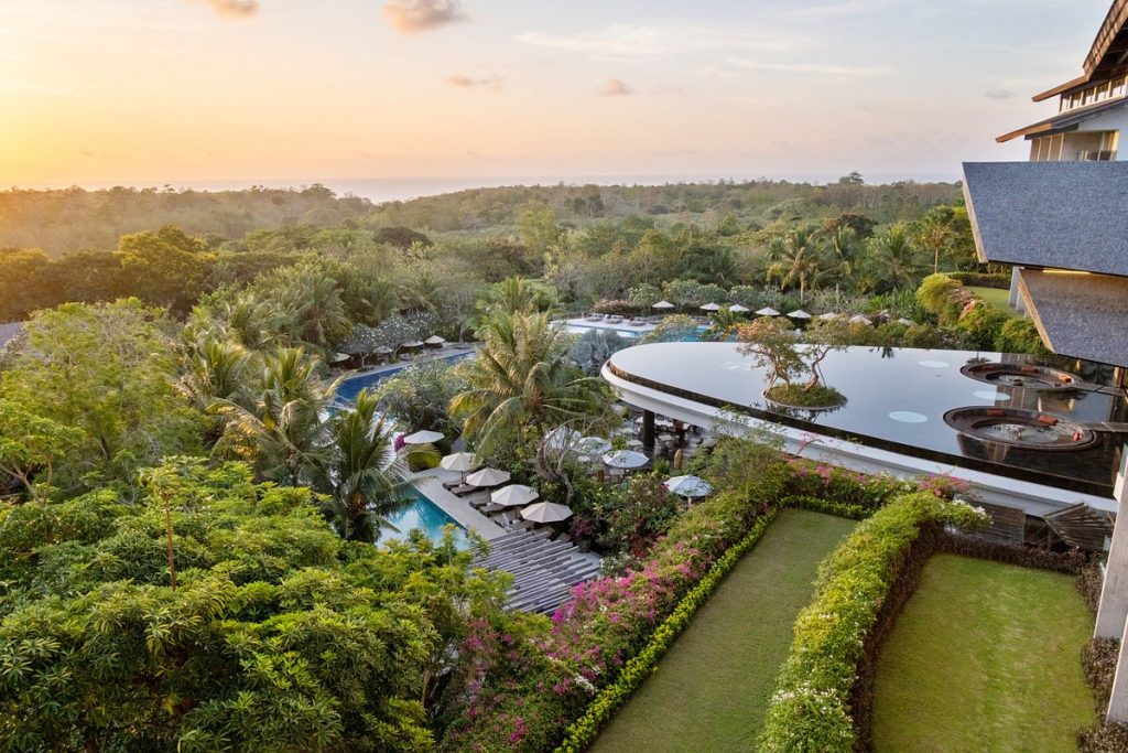 Jasa Taman Resort Tropis