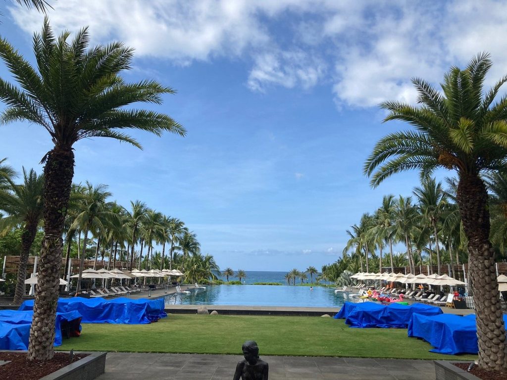 Jasa Taman Resort Tropis